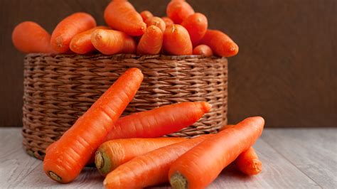 can carrots turn skin orange.